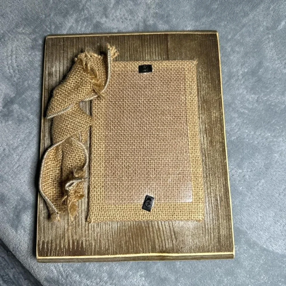 Wooden photo frame set with burlap ribbon and bow #homedecor‎ #photoframe